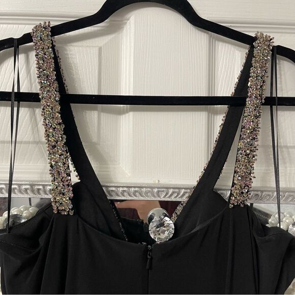 Elegant Black Evening Dress - Picture 10 of 14